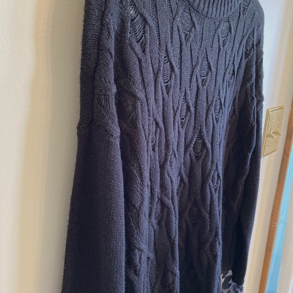 Worthington Sweater - Picture 6 of 7